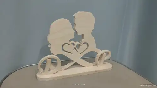 Статуэтка влюбленной пары с инициалами